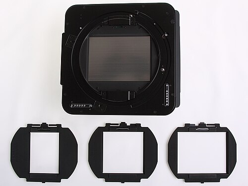 ロールフィルムホルダー IIIN のフィルムサイドビュー (フォーマット 6x8cm のフォーマットマスクなし)、および Fuji GX680III Professional 用のフォーマットマスク 6x4.5 cm、6x6cm、6x7cm が描かれている