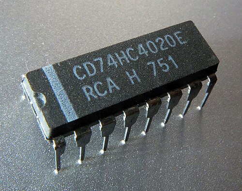 CMOS 4020、14ビットリップルカウンタIC（RCA CD74HC4020E）の写真