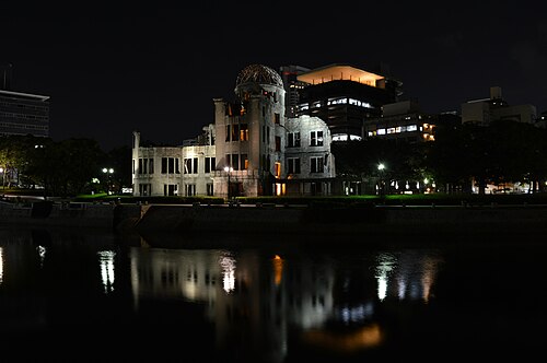 夜の原爆ドーム