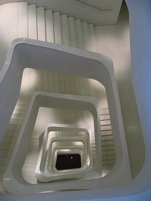 中央階段。