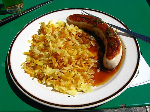 仔牛肉ソーセージとオニオンソースのレシュティ