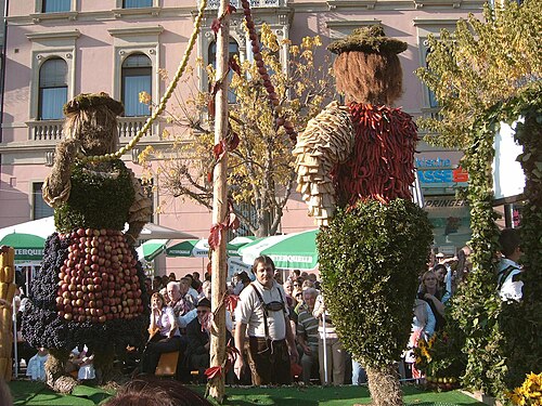 収穫祭の行列（2008年）