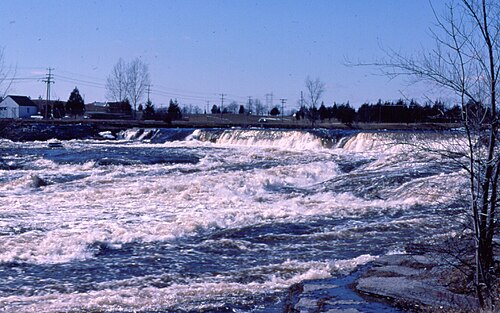 モイラ川の春の流出、1975 年 3 月