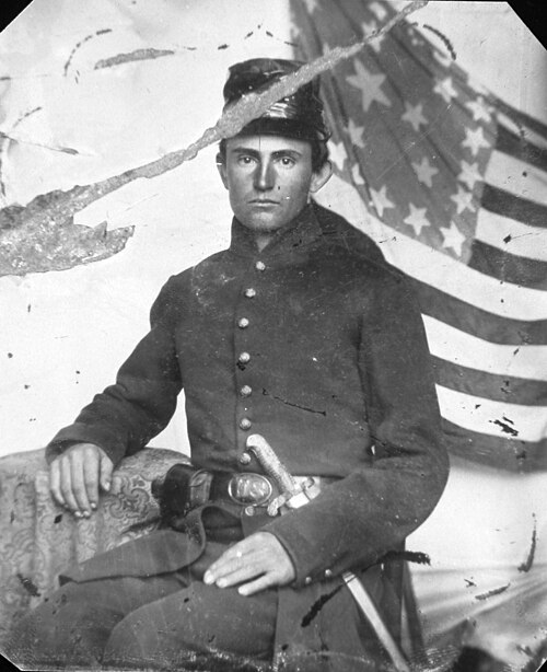イリノイ州義勇歩兵連隊スタージス・ライフルズ所属のサミュエル・K・ウィルソン二等兵（1841年 - 1865年）、1862年