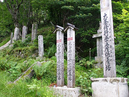 大峯山寺へ向かう途中にある宗教的な物
