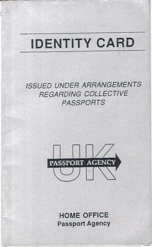 2001年に英国パスポート庁が共同パスポートに関する取り決めに基づいて発行した厚紙製の身分証明書
