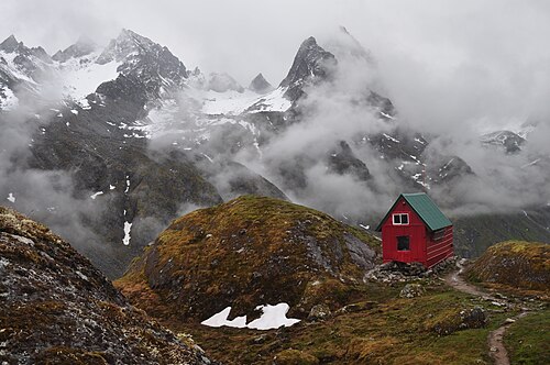 アラスカ州タルキートナ山脈のミント氷河小屋