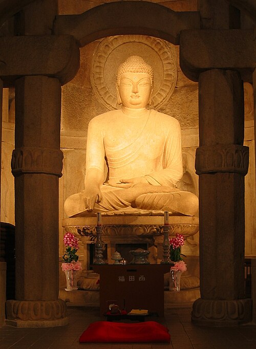 韓国の石窟庵の仏像、西暦774年頃。