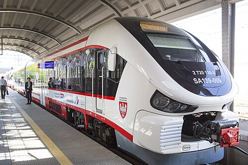 ポズナン都市鉄道の塗装を施したペサリンクSA139