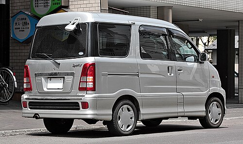 トヨタ スパーキー (S221E、2000-2003)