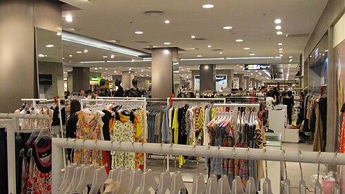 衣料品売り場、ラプラオ支店。