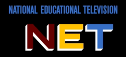 NETの最後の画面上の識別表示の一つで、「National Educational Television」（国立教育テレビ）と表示されている（1968年）。当時、NETは「公共テレビネットワーク」と呼ばれており、正式名称は表示されなくなっていた。