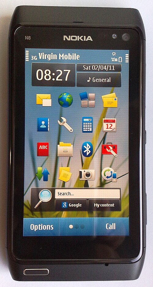 Nokia N8は、Symbian^3を搭載した最初の端末であり、12メガピクセルのオートフォーカスレンズを搭載した最初の端末でもありました。（Symbian^3/Anna/Belle）