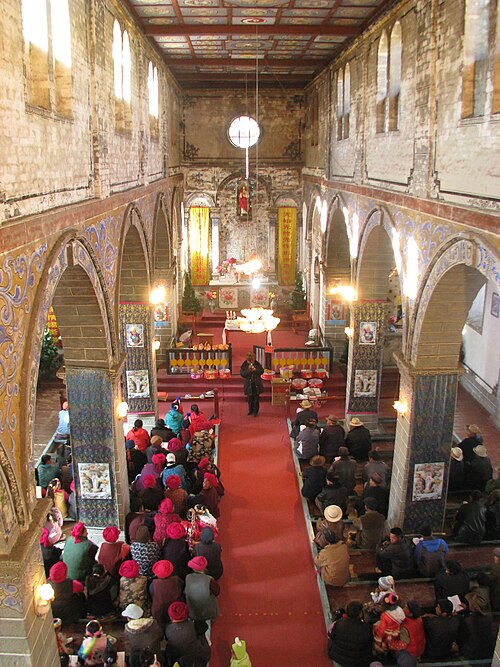慈中聖心教会の内部