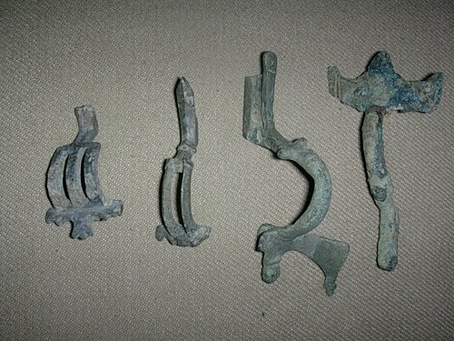 後期ローマ時代の弓形フィブラ。西暦2～3世紀