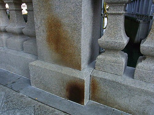 日本橋に残るアメリカ軍焼夷弾の焦げ跡