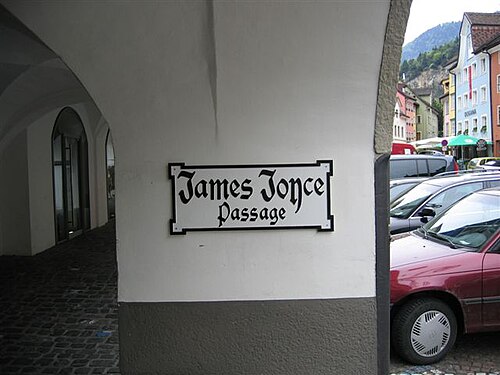 公式の道路標識：「ジェームズ・ジョイス・パッセージ」