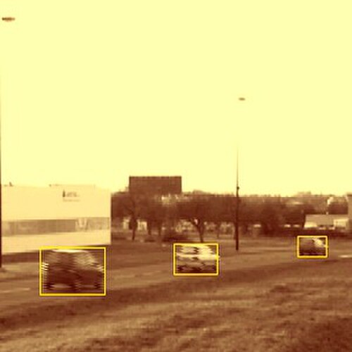 交通渋滞で箱を積んだ車が発見された写真