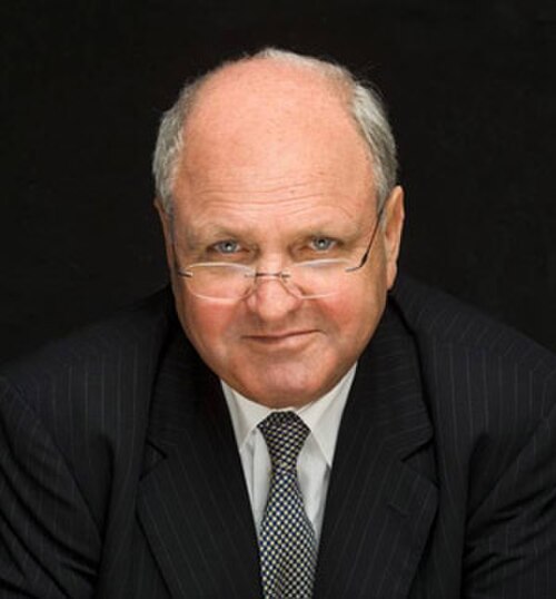 マイク・ムーア、ニュージーランド第34代首相（2005年名誉商学博士）