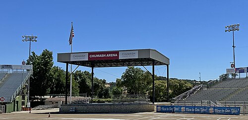 パソ ロブレス イベント センター コンプレックス内のチュマシュ アリーナは、毎年開催されるカリフォルニア ミッド ステート フェアで人気の夏のコンサートの開催時に 14,000 人を超えるファンを収容できます。