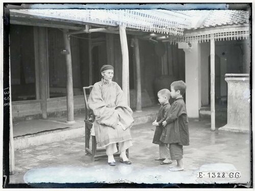 家庭教師と若い生徒たち。