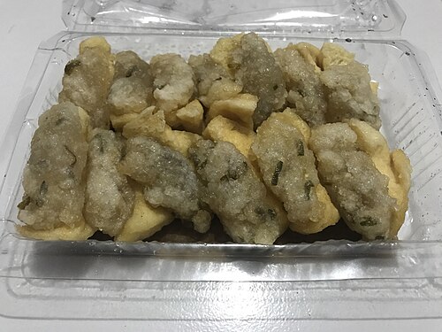 タフ・アチとは、タピオカ澱粉を詰めた揚げ豆腐のこと。中部ジャワ州テガルが発祥。