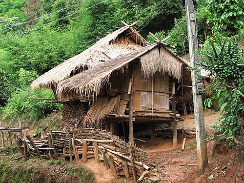 アカ族の小屋