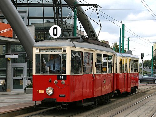2008年、カトヴィツェで4ND1トレーラーを牽引した歴史的なNカー
