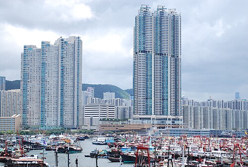 香港沿岸防衛博物館から見たグランドプロムナード（右）