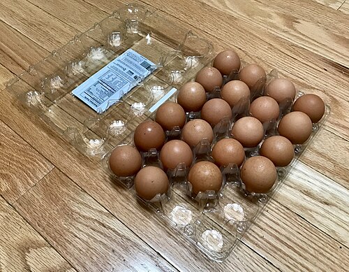 PETE製の卵トレイ