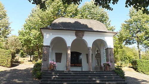 Waldböckelheimer Straße、墓地にある: アーケードホール