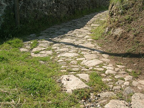 ロサダスの古代ローマ街道の石畳の道。