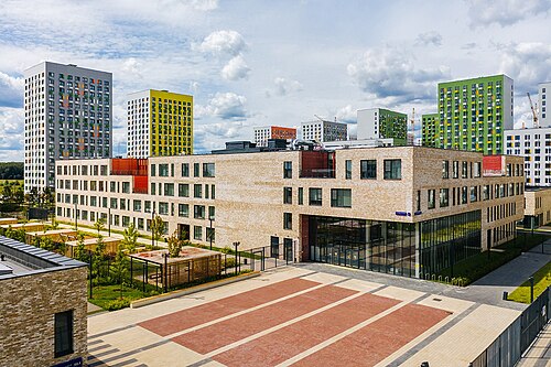モスクワのソセンスコエ地区にある PIK グループによるブニンスキエ ルガ住宅団地。