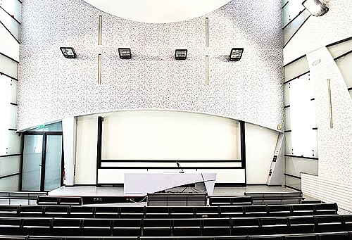 レクレール講堂、2013年サンゴバン石膏国際賞。建築家：ラファエル・ピスティリ。