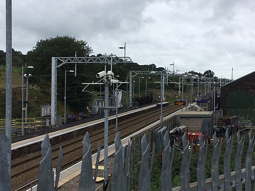 アドリントン駅の電化用架台