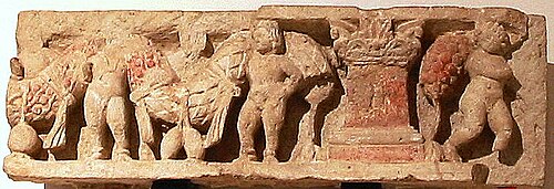 キューピッドと花輪。