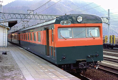 1979 年の全鋼製ボディの 80-300 シリーズ ユニット (この車両のような一部の車両は 72-970 シリーズ車両に類似していることに注意してください) [要出典]