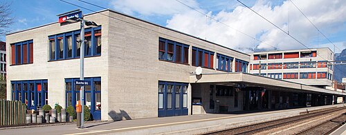 ブックス駅