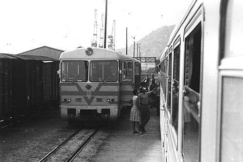 1967年、クロアチアのドゥブロヴニクを走る狭軌鉄道車両