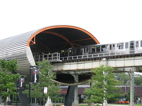 2007 年 9 月、IIT メイン キャンパスの MTCC 上、33 番街の駅の直前にあるトンネル。