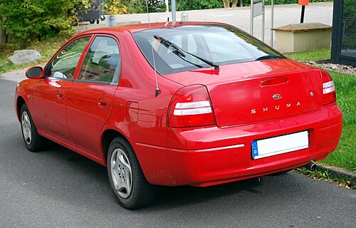 フェイスリフト前の Kia Shuma (ドイツ)