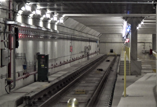 トロント地下鉄システムの終着駅を過ぎた先の新しいトンネルの出口にある車止め。