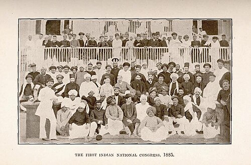 1885年に集まったインド国民会議の指導者たち