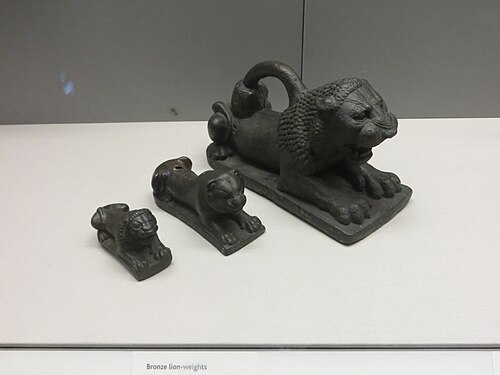 大英博物館所蔵のアッシリアのライオン型重り（紀元前8世紀）