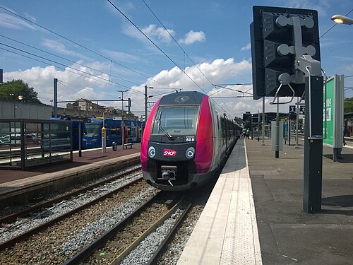 オルネー・スー・ボワ駅のAZ 50000。