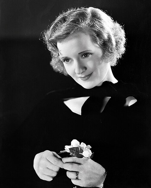 1933 年のビリー・バークの白黒ポートレート写真