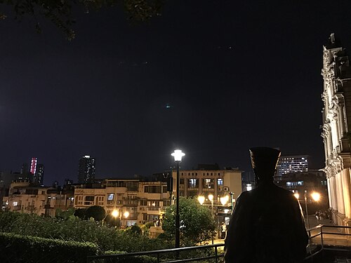 セントポール大聖堂のアーチの後ろの夜