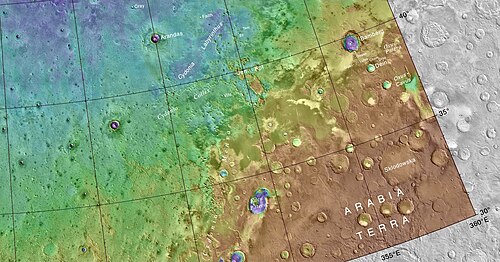 MOLA地図にアランダス火口と周辺の火口が示されています。色は標高を表しています。
