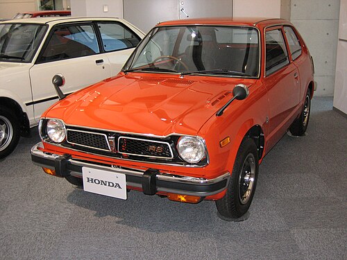 1974～1975 年日本市場向け Civic RS。1972～1975 年日本市場向け Civic GL に類似。