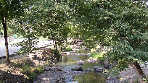 ペピニエール公園の近くにあるギャップのリュイエ